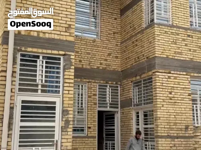 بناية للبيع جديدة متكونة من شقتين