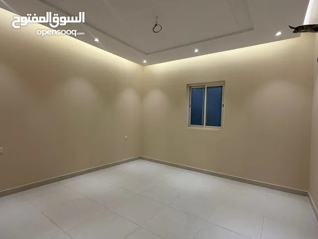 180 ft 3 Bedrooms Apartments for Rent in Al Riyadh Ar Rawdah