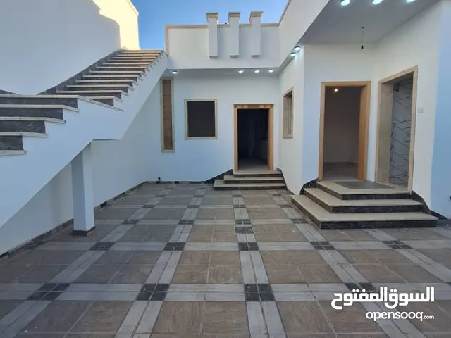 155m2 3 Bedrooms Townhouse for Sale in Tripoli Ain Zara