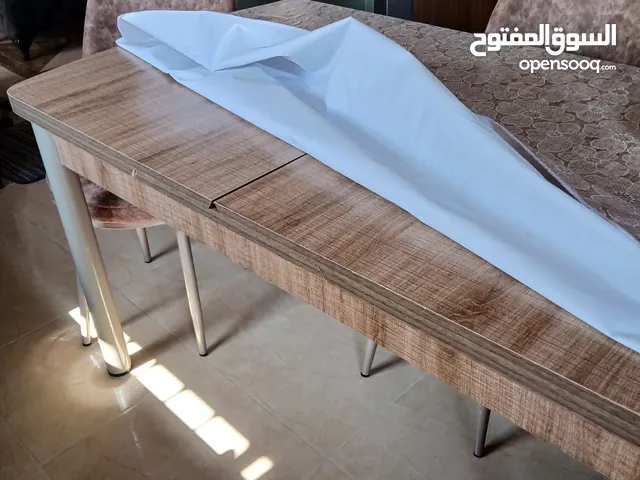 طاولة سفره مع ست كراسي