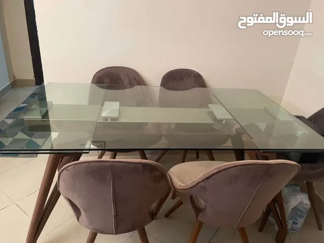 طاوله صفره بخمس كراسي