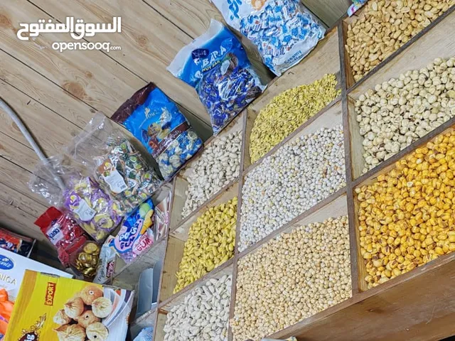 للبيع ميز عارض عدد 4 تعبانات 2 وصاحيات 2 ويه كرزات جمله ومفرد للتواصل خاص