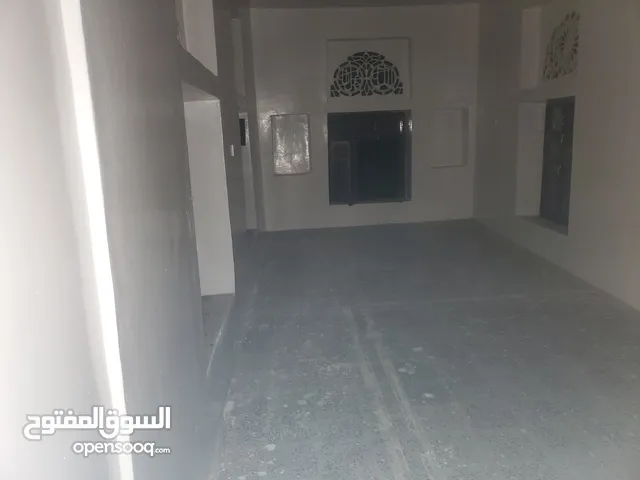 شقة دور اول مع حوش مدخل مستقل