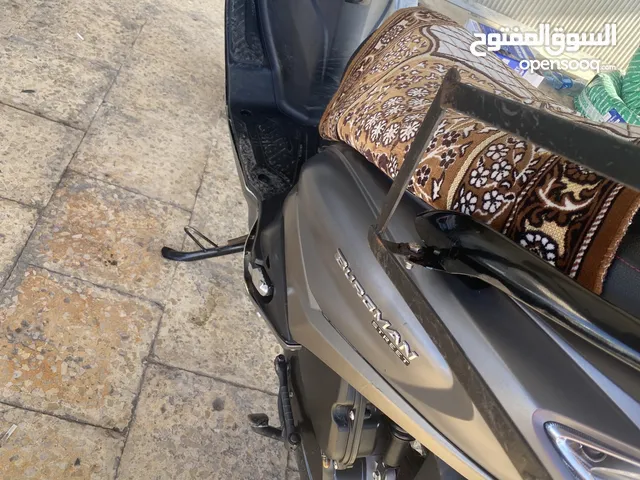 سكوتر سوزوكي مستعمل 2021 بحالة جيدة بمحرك 250 سي سي ومسافة 69,999 كم