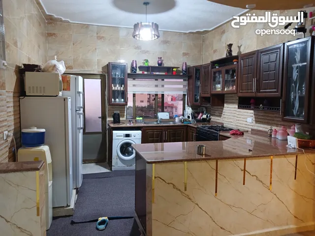 150 m2 5 Bedrooms Apartments for Sale in Al Karak Al-Qasr