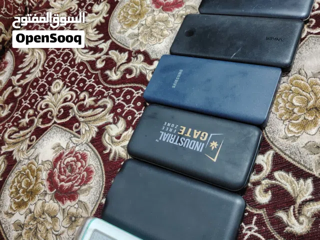 بور بانك (شواحن متنقلة) مستعملة بحالة جيدة مجموعة Power Bank من ماركات معروفة