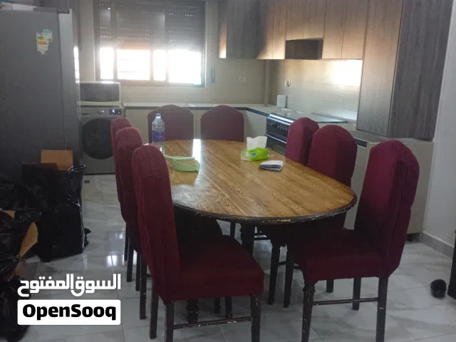 طاولة سفره خشب ثقيل مع 8كراسي للبيع 200