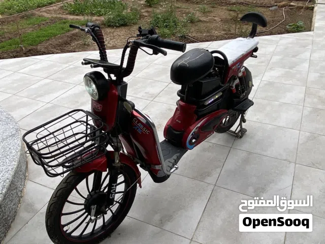 دراجة كهربائية  خمس بطارية  بس الشاحنة عاطلة بيها اربع سرع او نمر بس الجوزة مال السويج عاطلة