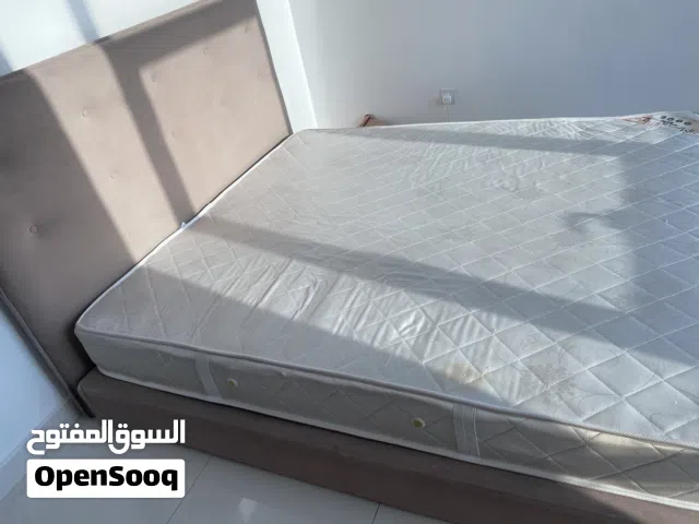 تخت نظيف للبيع