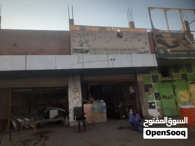 محل للإيجار في شارع الحرية.