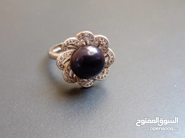 female pearl fashion ring