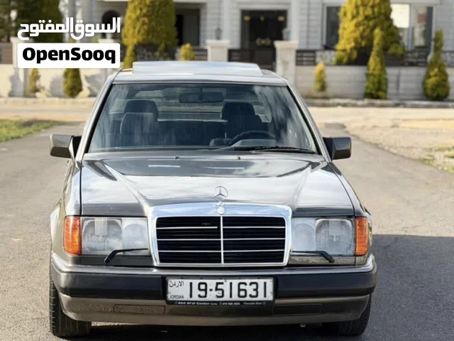 1989 مرسيدس بنز الفئة-E E 200