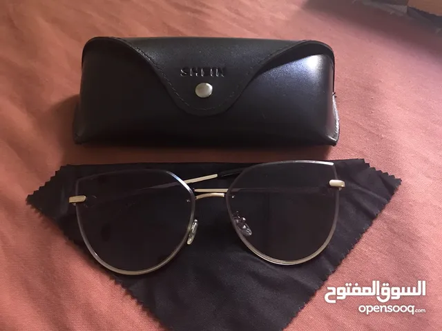 نظارة شمسية نسائية تم شراؤها من شي ان الحالة : استعمال خفيف جدا لونها مميز وجذاب