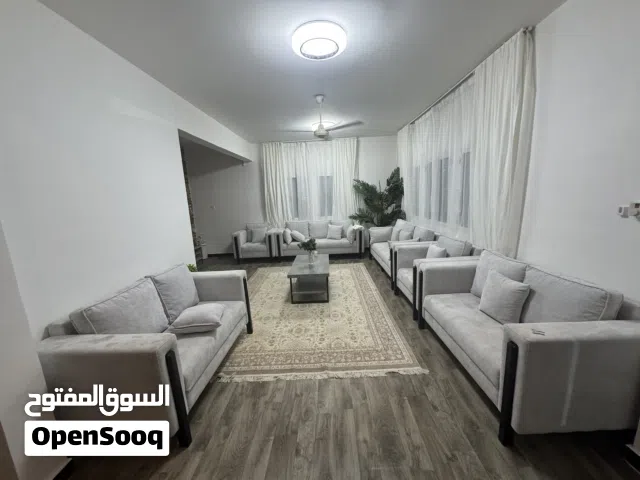 فيلا راقية مفروشة أرضية للإيجار في الخوض قريب عيادة قشن ومسجد الابرار
