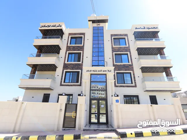 شقة مميزة باجمل مناطق الجبيهة شارع الأردن طابق ارضي مساحة 170م مع تراس واسع