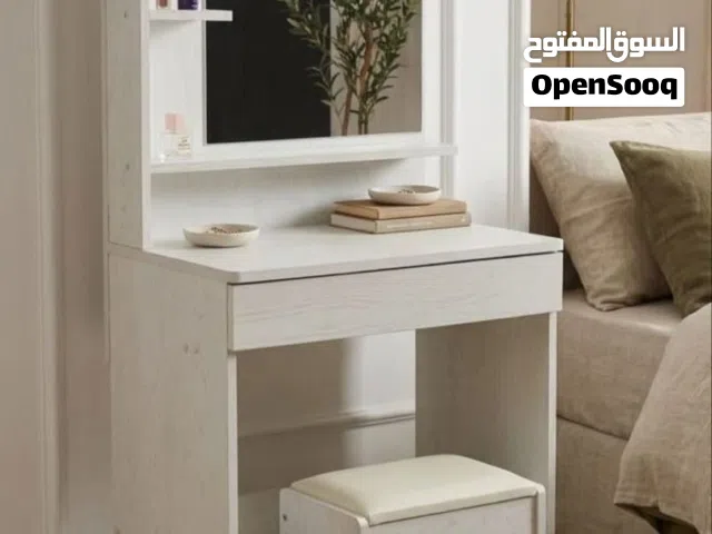 تواليت مع مراية ومقعد