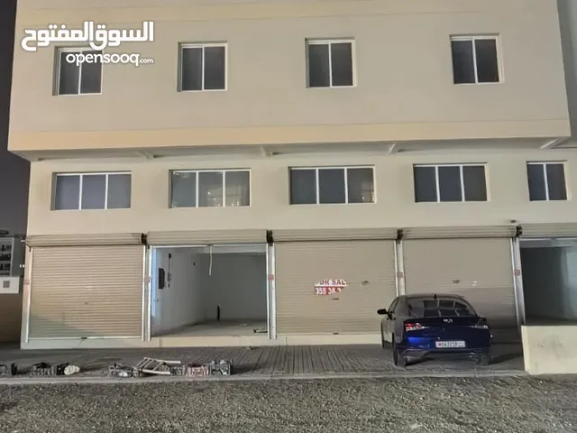 بناية تجارية استثمارية مكونة من 5محلات ميزانين مع 5دورات مياة +4شقق تجارية موقع ممتاز