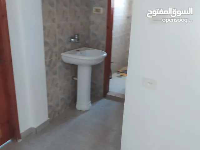شقه طابق 2غرف 3حمامات2