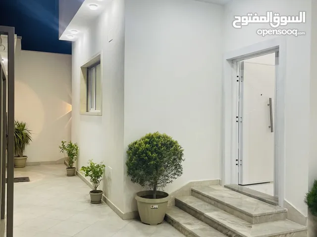 عماره5 ادوار  تجاريه للبيع جنزور بالقرب من جزيره اليرموك المدخول الشهري11الف دينار