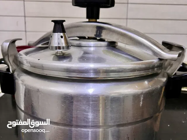 For Sale: Home Pivot Cooker – 15 Liters (Almost New) with original assesories