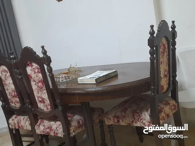 طاوله سفره للبيع مستعمله لون بني
