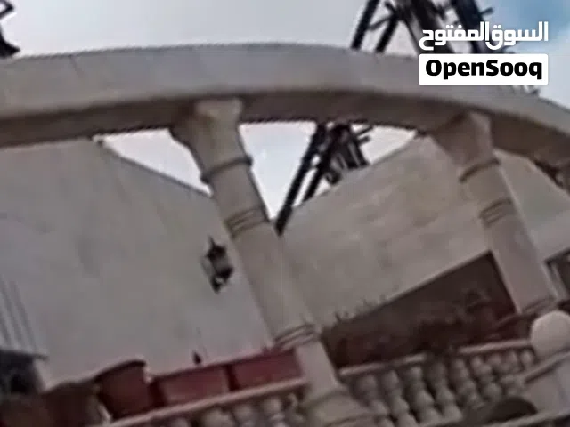عمدان حجر رويشد قاسي عدد 4 للبيع مع تيجان في الزرقا