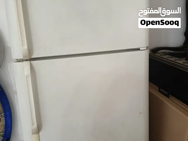 ثلاجة مستعمله بحالة جيدة جدا لون بيج ، نوع فيلكو امريكي ، حجم 24 قدم ، نظيفة و لايوجد خدمة توصيل .