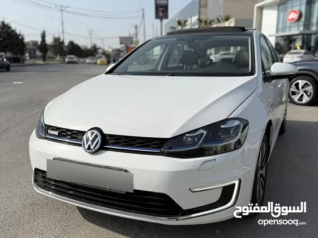 ‏Volkswagen e-Golf Electric 2019 دفعه 3300   قسط 175 على 7 سنوات  فحص كامل 7 جيد