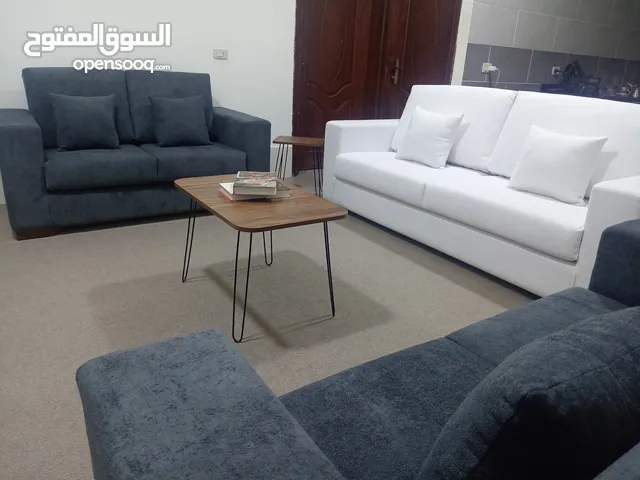 طقم امريكي بحالة الوكاله تفصيل استعمال خفيف جدا للبيع بسعر مغري