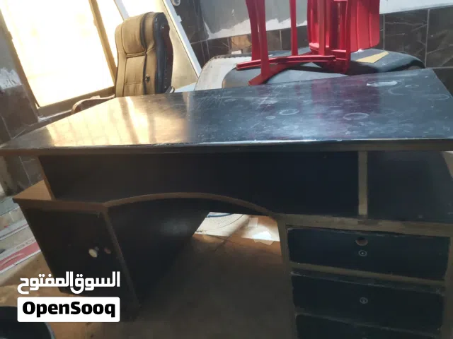 مكتب عمل بحالة ممتازة جدا وبسعر مناسب للجميع