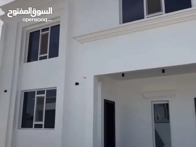 للبيع في حي عاصم فيلا راقيه بتشطيبات سوبر لوكس مكونه من 6 غرف ومساحة ارض 600م