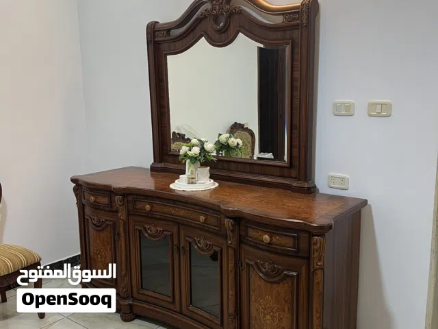 مدخل و بوفي و طاوله اكل و صلون دمياطي بظاعه شبه جديده