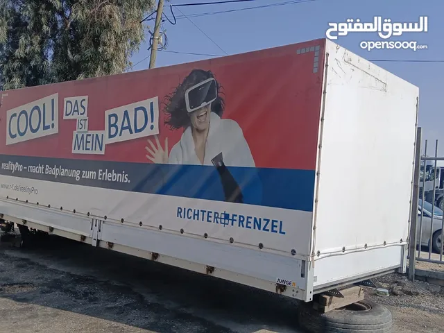 صندوق اتيجو المنيوم طول 7.25 جناب مع شادر الماني مع باب هايدروليك خلفي نخب بحالة ممتازة