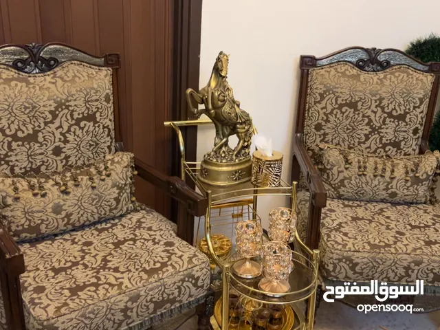 طقم كنب فاخر للبيع زان والاسفنج ضغط عالي جديد ملوكي