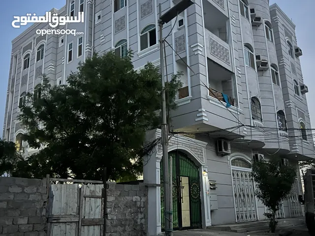 400 m2 4 Bedrooms Apartments for Rent in Aden Other