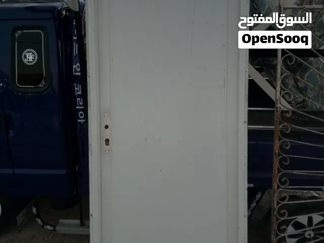 بابين تفصيل خشب سويد بحالة ممتازة موجودات في الزرقاء الجديدة للبيع