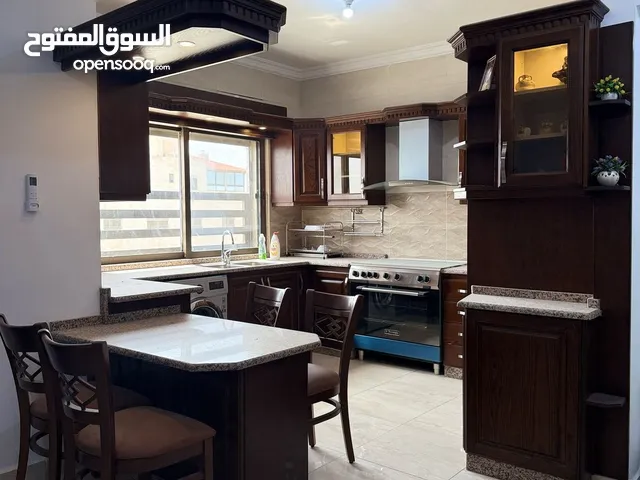 شقة فارغة للبيع في منطقة البنيات مساحة 150م ، طابق ثالث