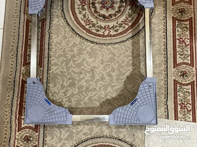 للبيع قاعدة غسالة أو نشافة بحالة جديدة