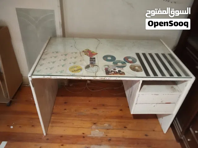 مكتب خشبي قوي