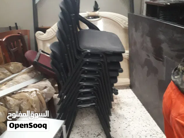 طاولة اجتماعات بحالة جيدة للبيع