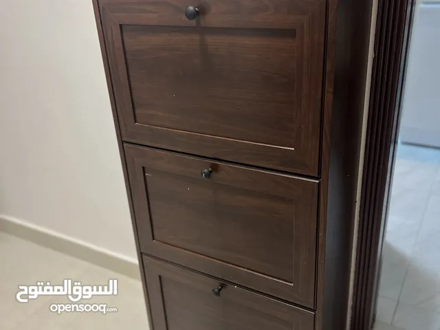 خزانة احذيه بثلاث حجرات بني......................................................