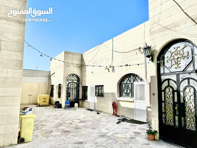 1000 m2 3 Bedrooms Townhouse for Sale in Basra Abu Al-Khaseeb