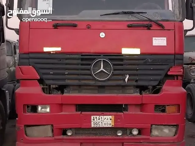 Tractor Unit Mercedes Benz 2001 in Al Riyadh