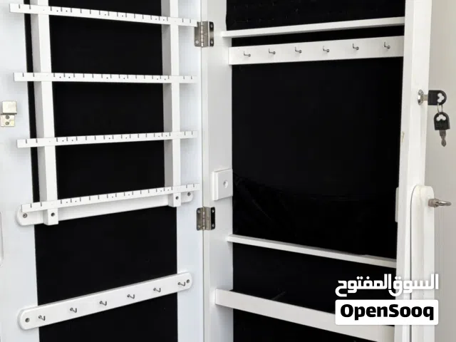 خزانة مجوهرات مع مراية كاملة وقفل