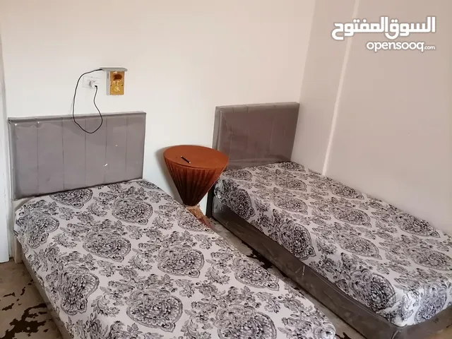 عفش مستعمل من غير مراتب قابل للتفاوض