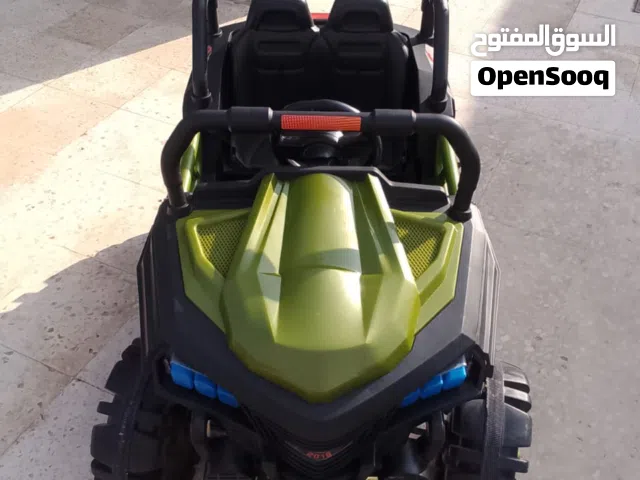 سيارة اطفال شحن + ريموت استعمال قليل جدا