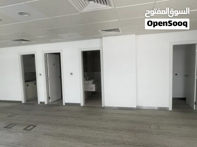 مكتب للإيجار مقابل جراند مول