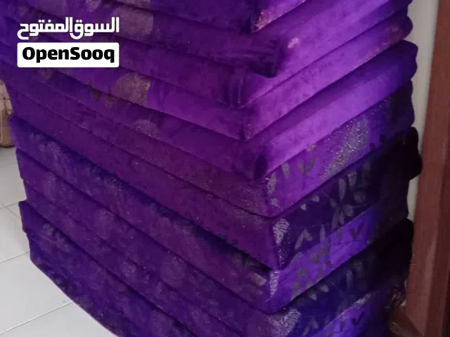 جلسة معيشة نظيف تتكون من 7 فرشات 7 مساند ومخاد