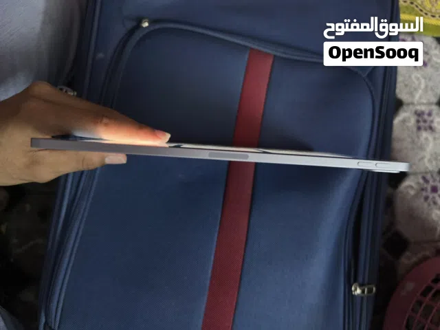 Apple iPad Pro 11 128 GB in Al Sharqiya