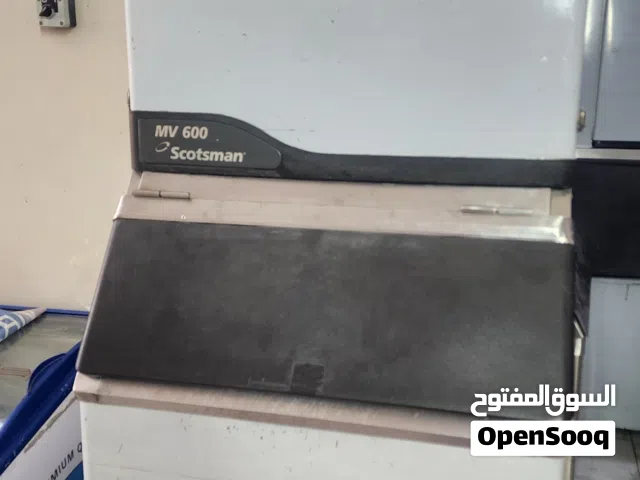 ماكينة صنع ثلج مكعبات (ماركة Scotsman الإيطالية)
